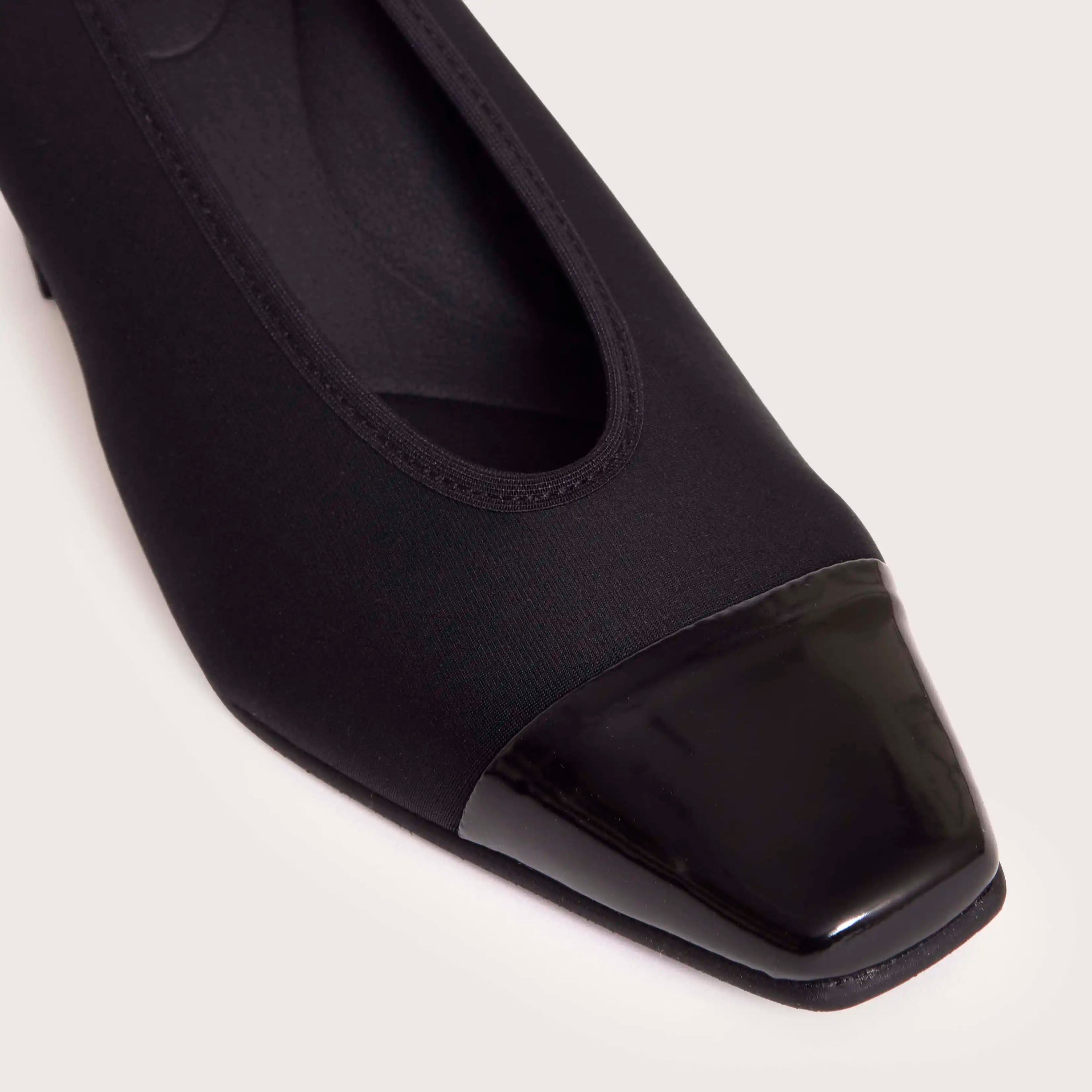 Barrett- Black/Black