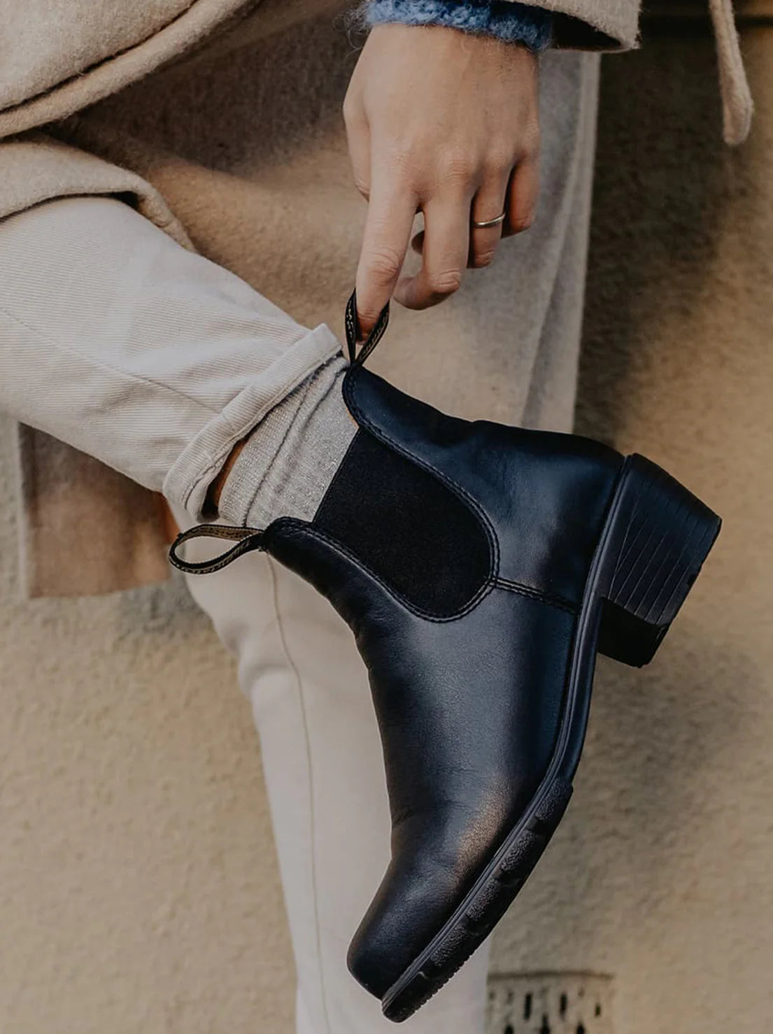 Blundstone-1671WomensHeeledChelseaBoot-Black-2_1445x_jpg_e0653c74-eaea-45ee-af53-77e6603d8f84.webp