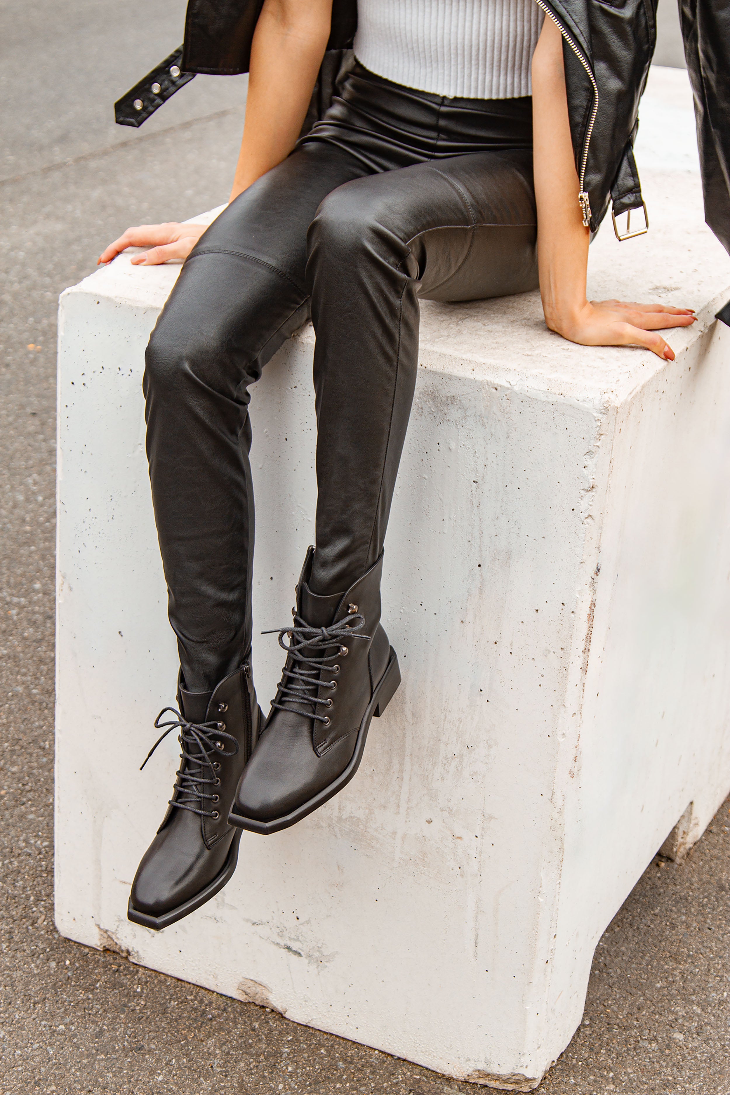 CHARLES-BLK-Lifestyle-3.jpg