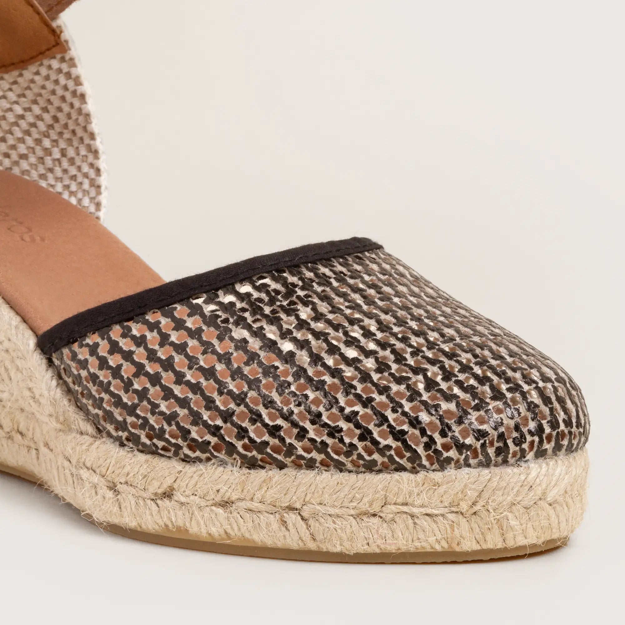 Catalina - Black Mesh