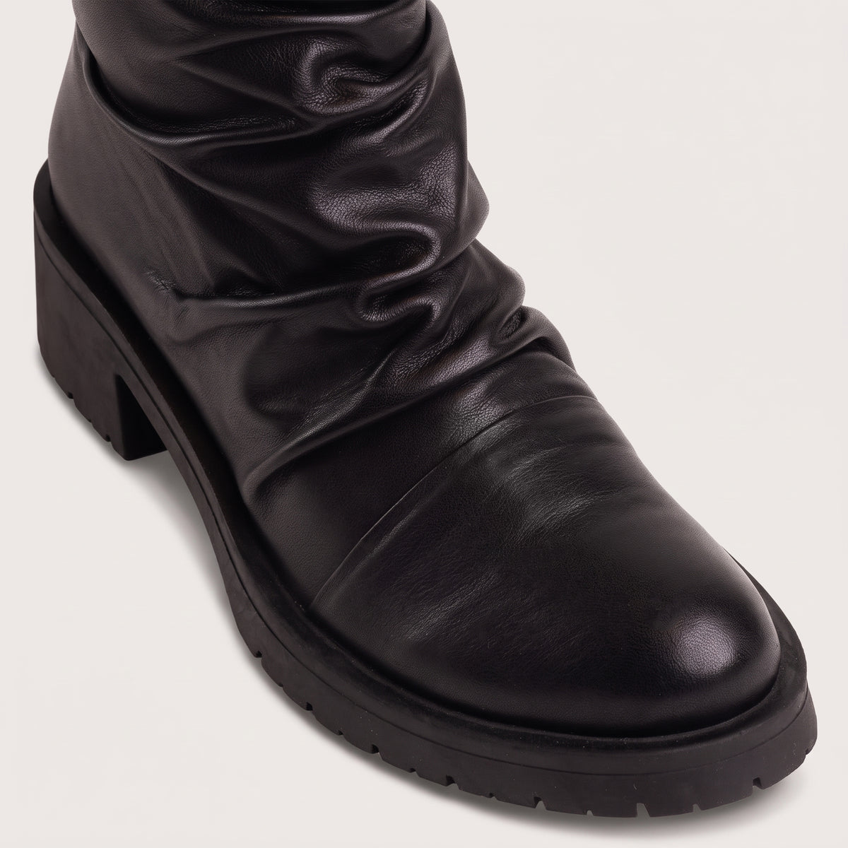 Doughty - Black