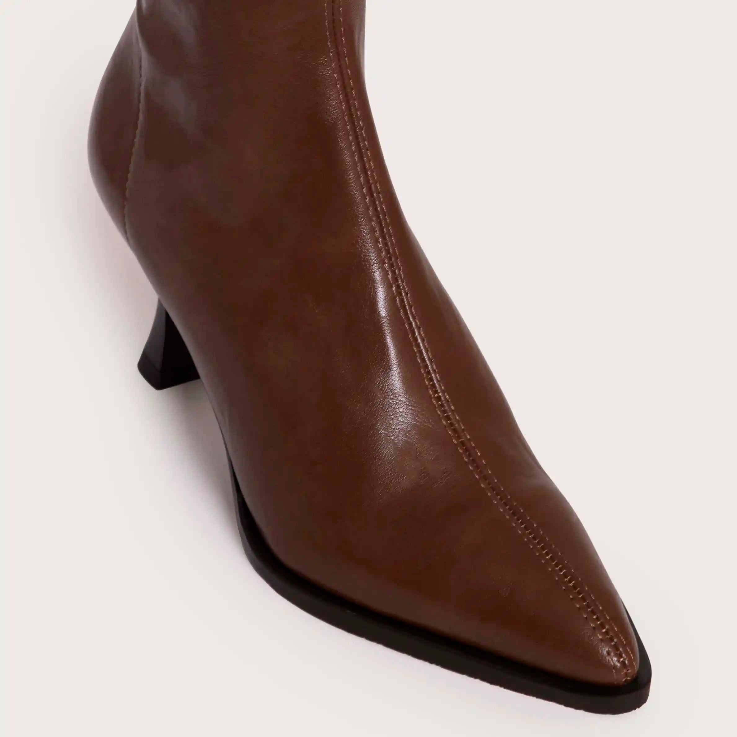 Glover - Nut Leather