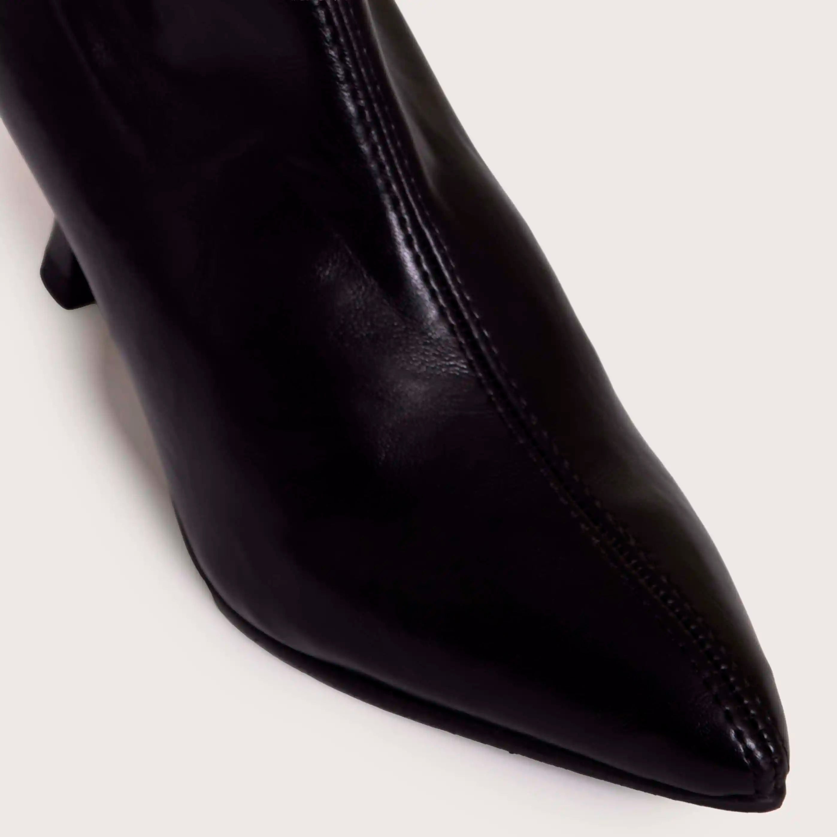 Hicks - Black Leather