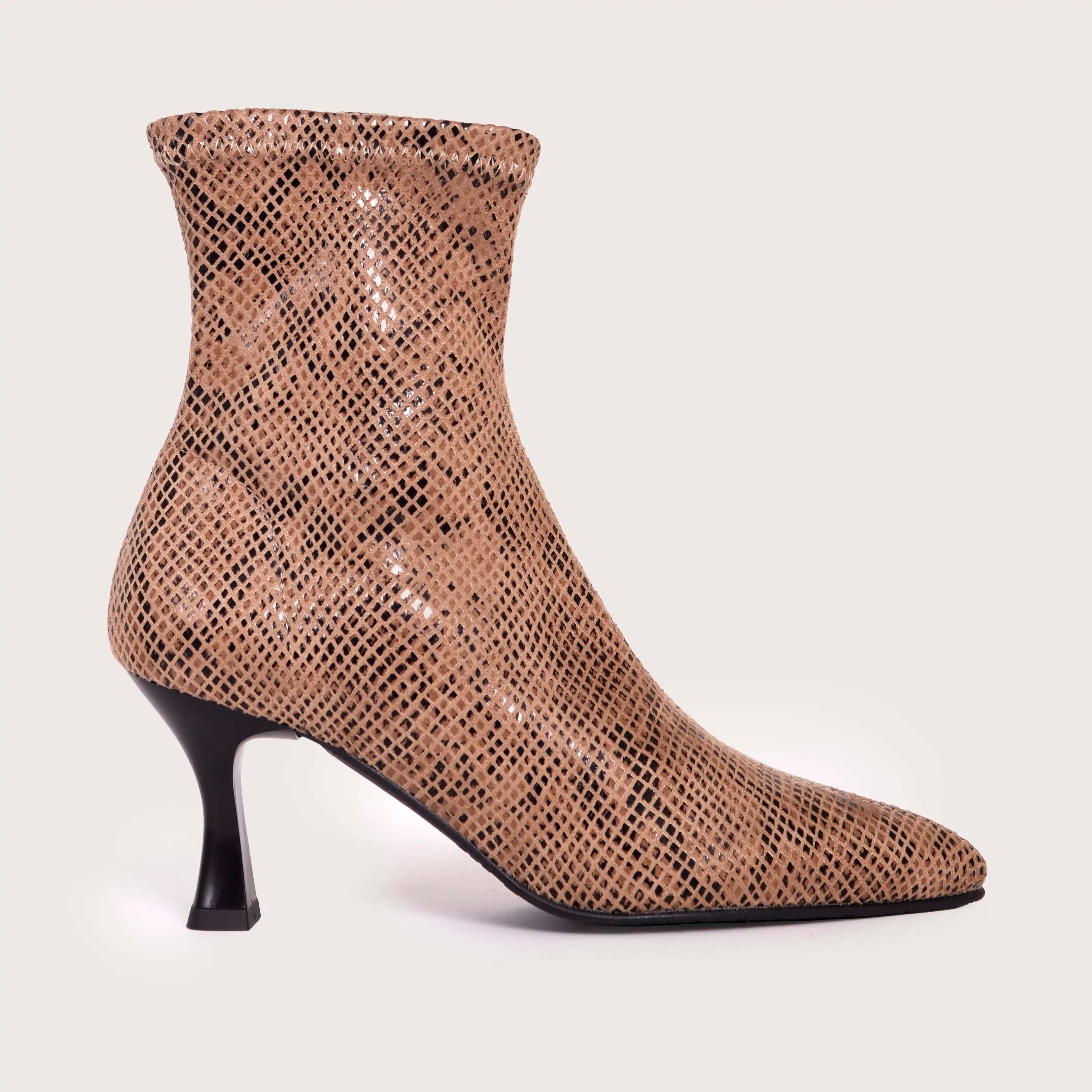 Hicks - Camel Snake