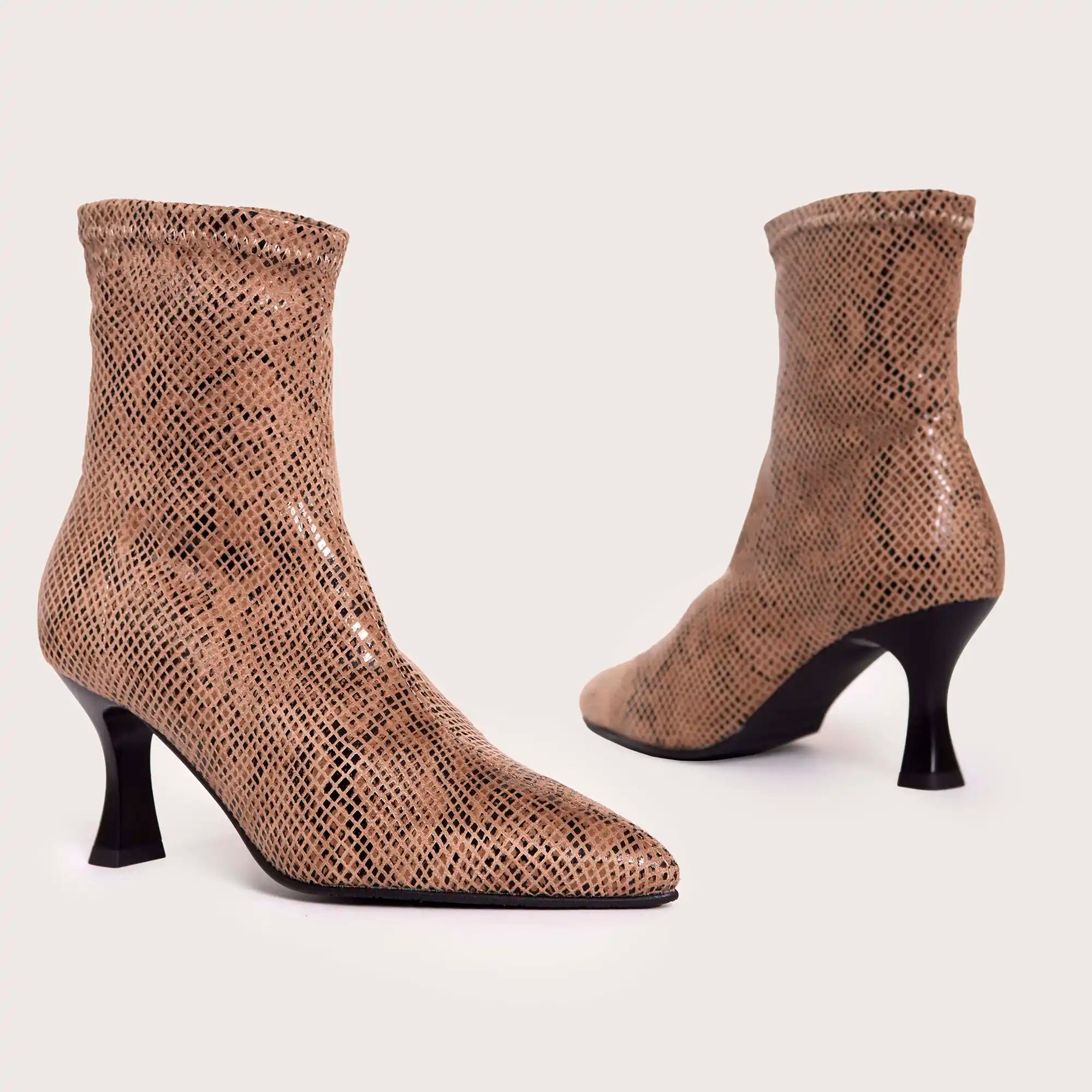 Hicks - Camel Snake
