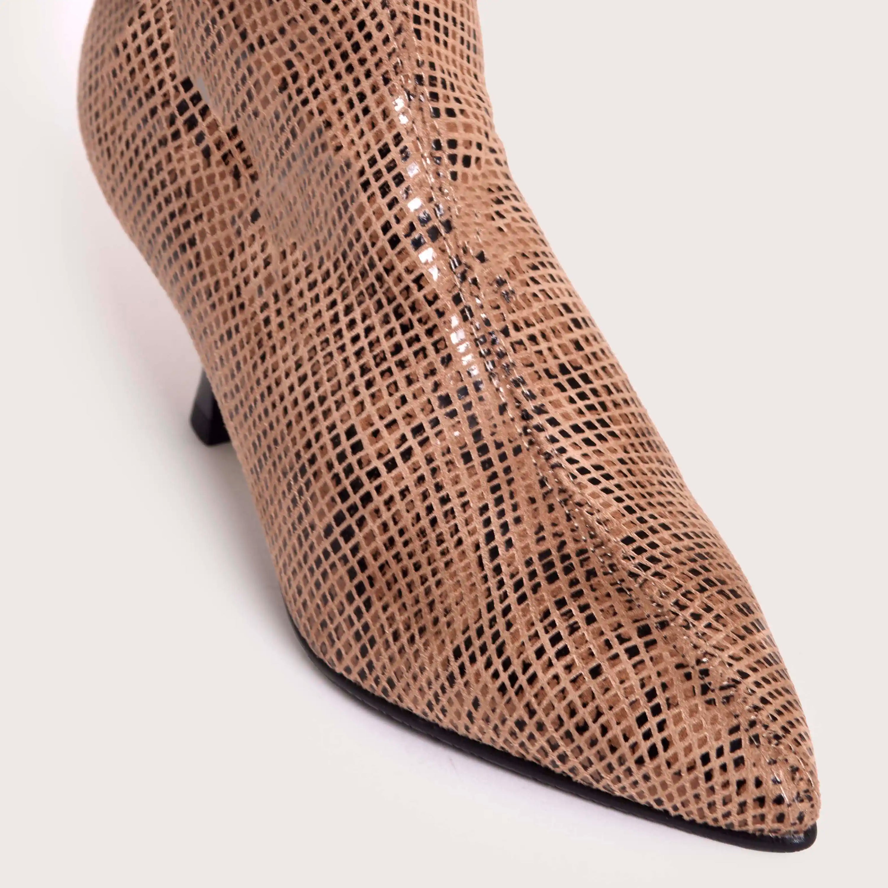 Hicks - Camel Snake