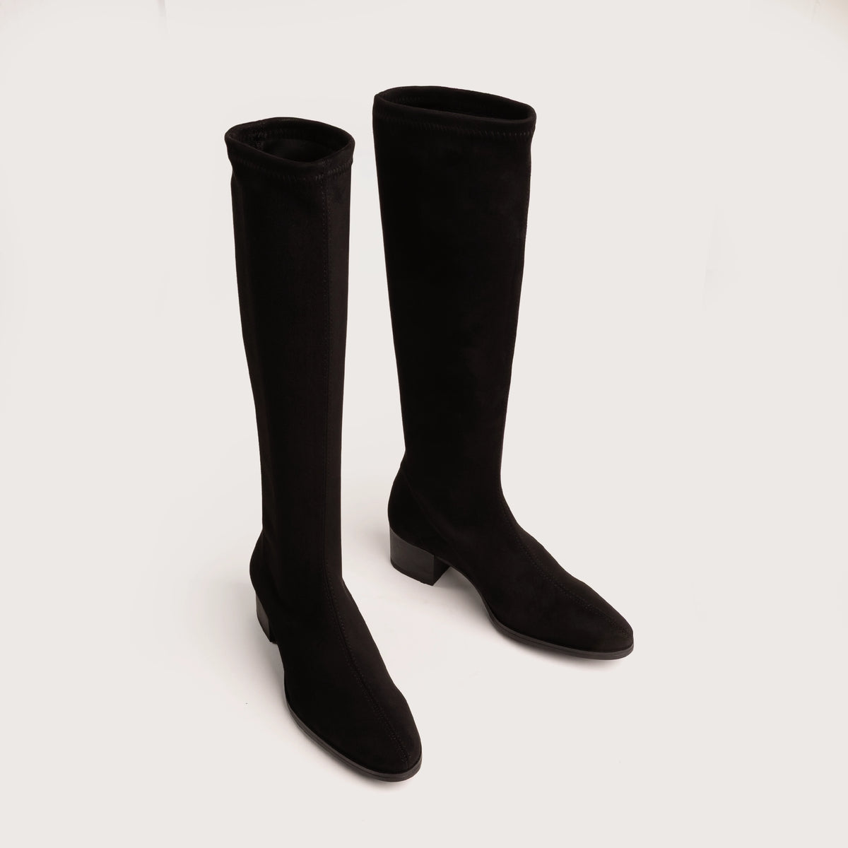 Knapp - Black Suede Stretch