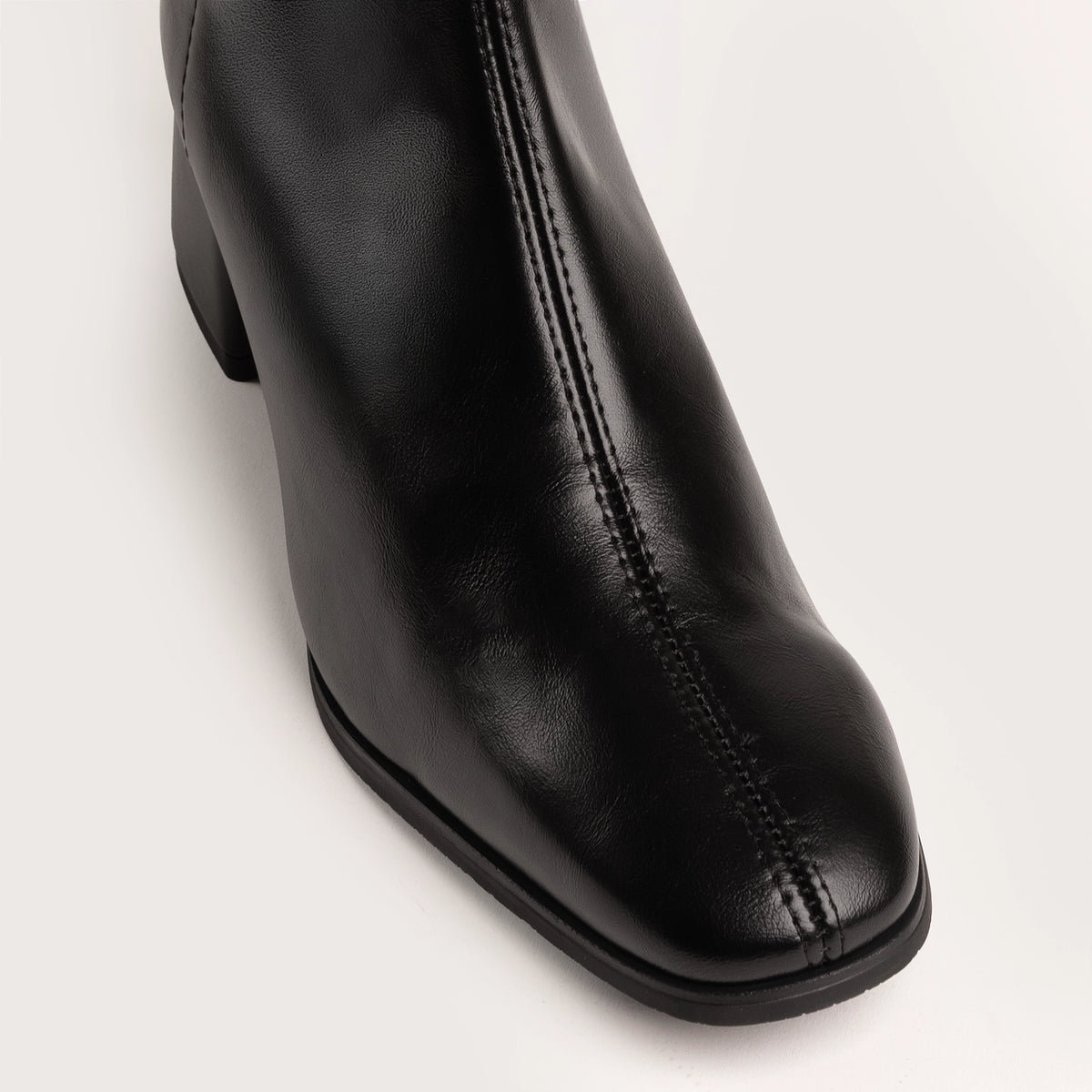 Lane - Black leather Stretch
