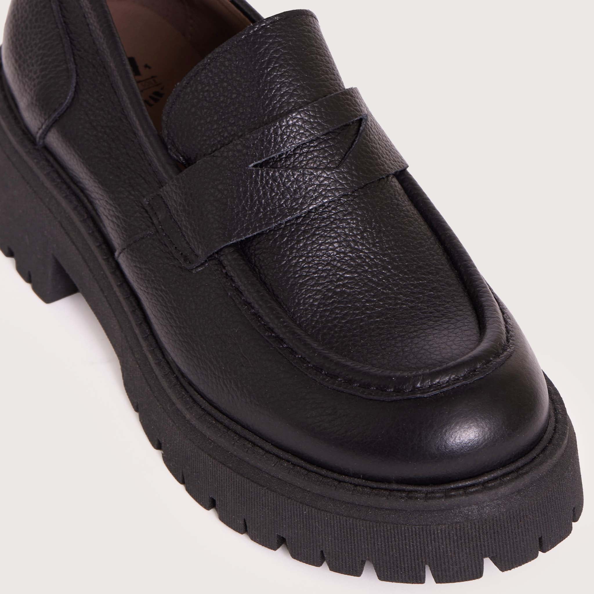 Monterey - Black