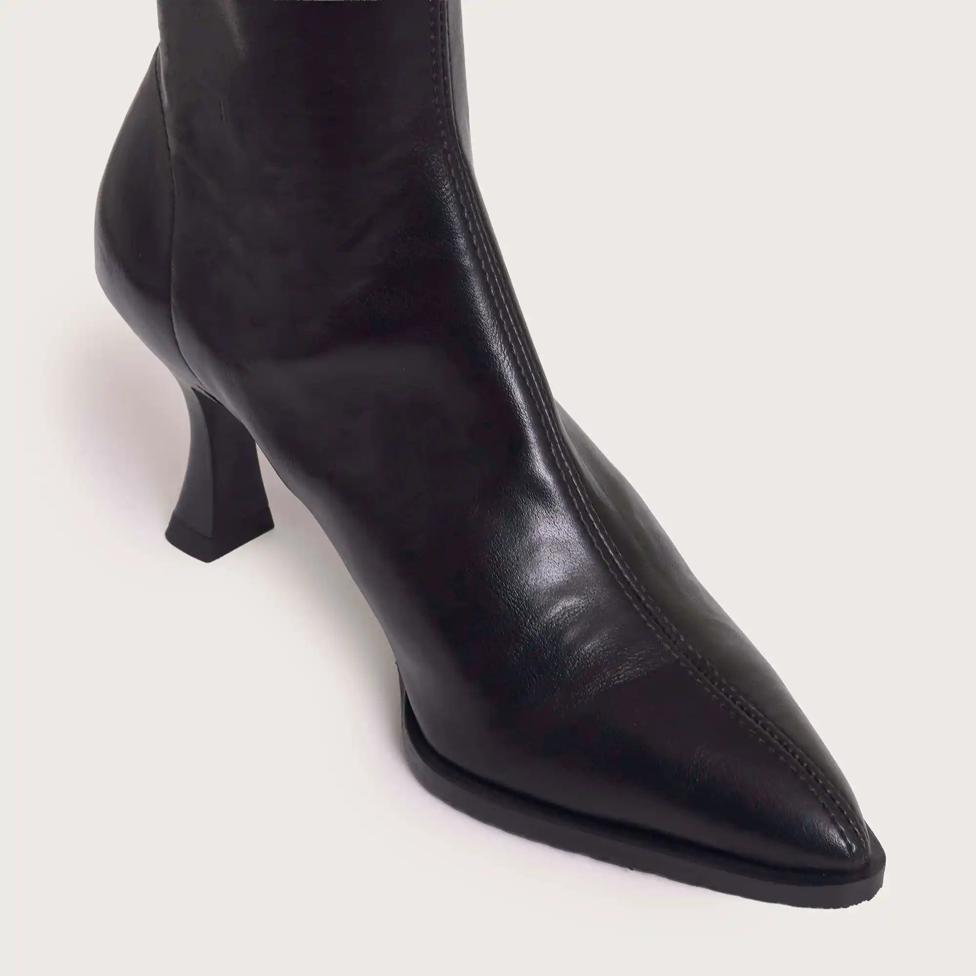 Glover - Black Leather