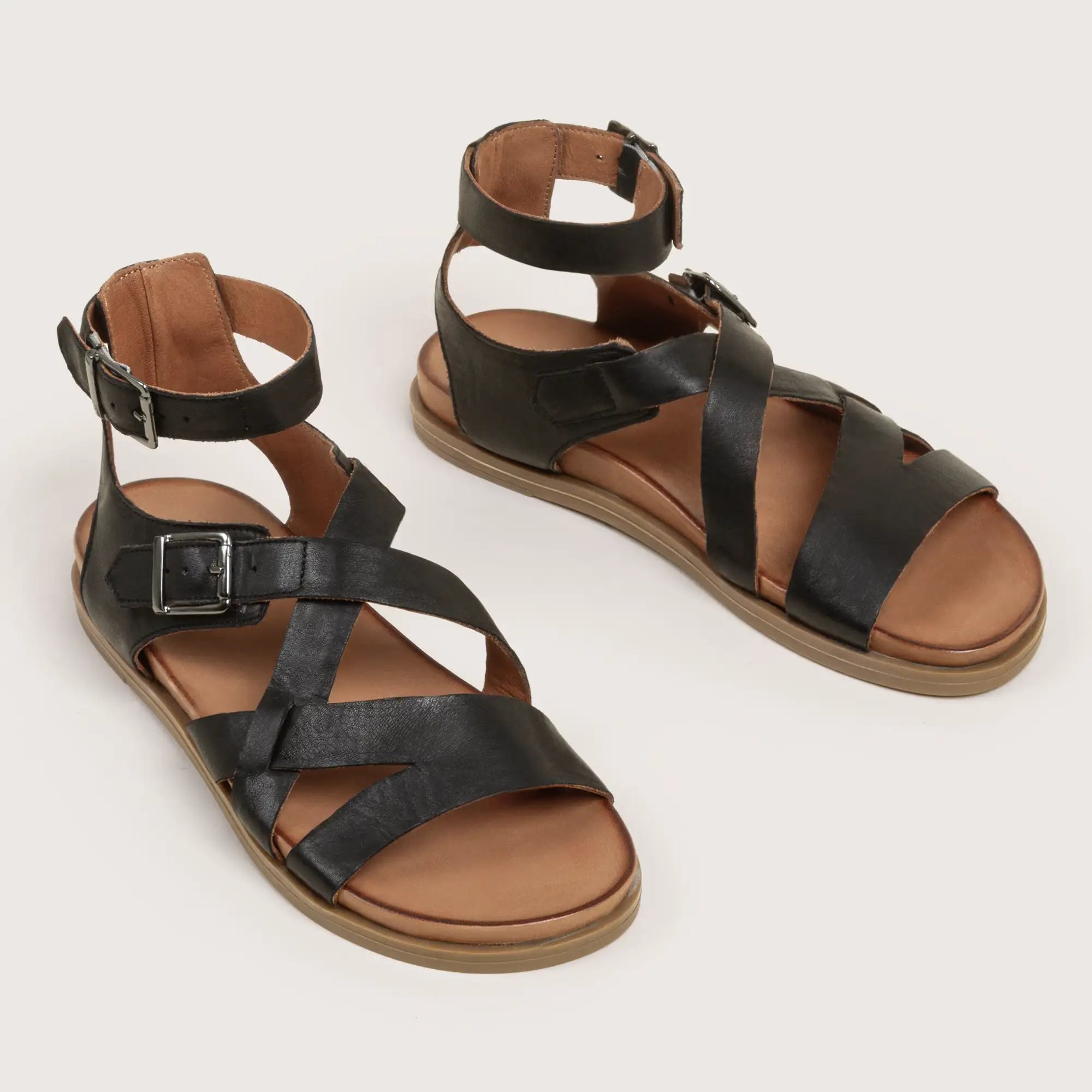 Saxon - Black