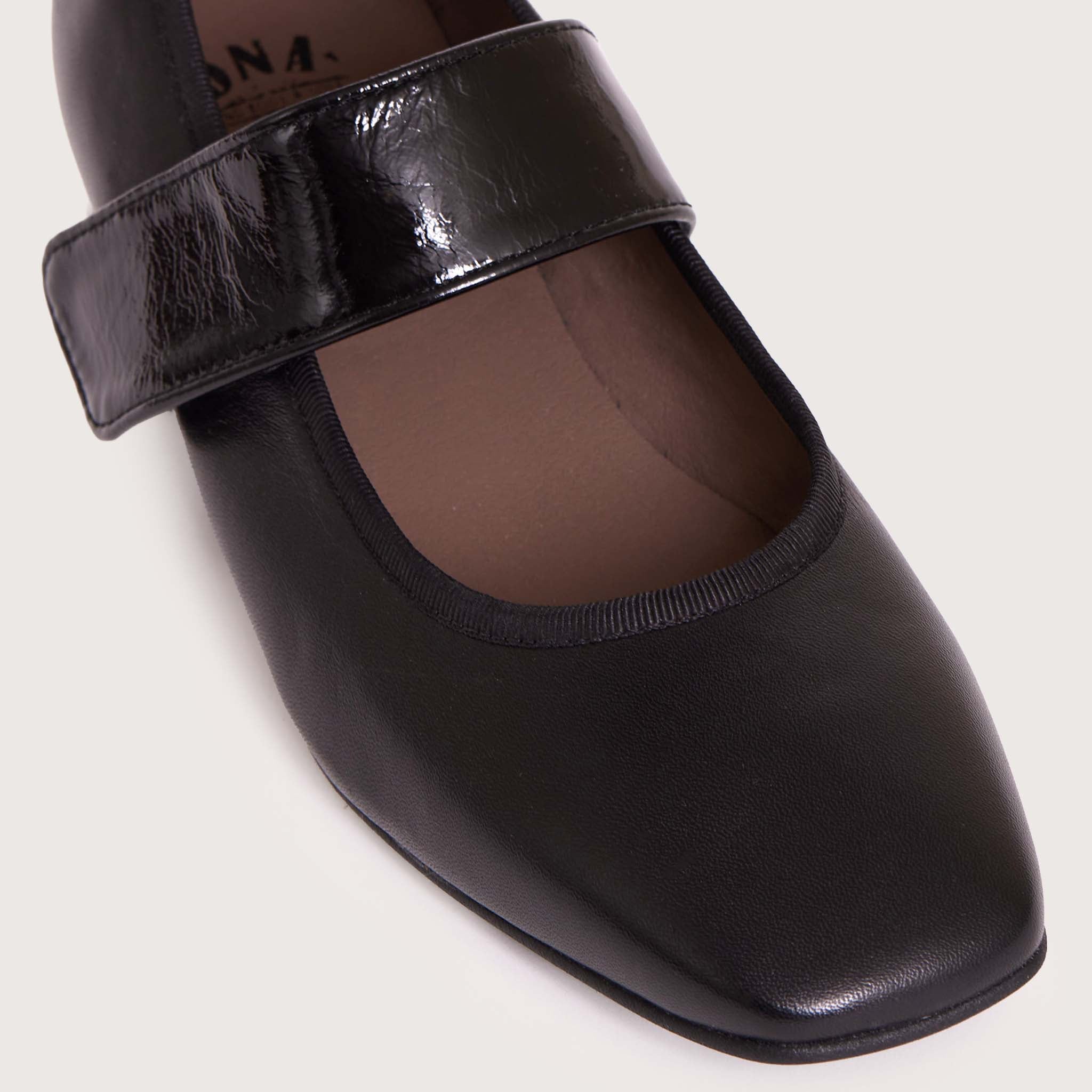 Trinity - Black/Black